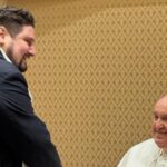 Tenorul Alin Stoica, primit de Papa Francisc cu prilejul Concertului de Crăciun de la Vatican – Ce mesaj i-a transmis artistul român