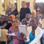 Colindul românesc a ajuns în inima Africii. Localnici din Burundi, surprinși cântând "Deschide ușa, creștine"