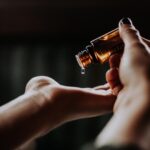 Uleiul-minune care ajută părul să crească 10 centimetri în două săptămâni. Este eficient și în combaterea căderii părului