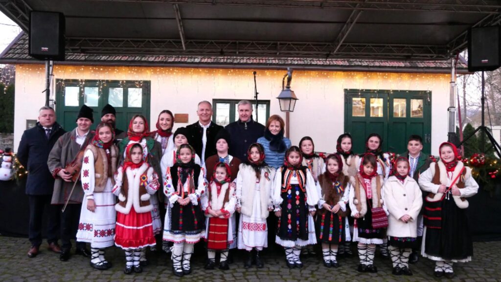 Atmosferă de poveste la primul târg regal de Crăciun la Castelul Săvârșin. Ce a transmis Majestatea Sa Margareta VIDEO
