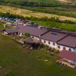 La Ferma Dacilor se organizau tabere de masculinitate! Cum erau atrași mii de oameni la pensiunea fără autorizații