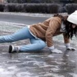 Iarna, sezonul fracturilor. Un medic ortoped te învață cum să te protejezi în timpul căzăturilor
