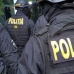 Interlopi periculoși, săltați de mascați după ce au atacat o familie