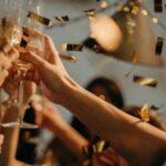 Tradiții și superstiții în noaptea dintre ani - De ce să ai bani în buzunar de Revelion