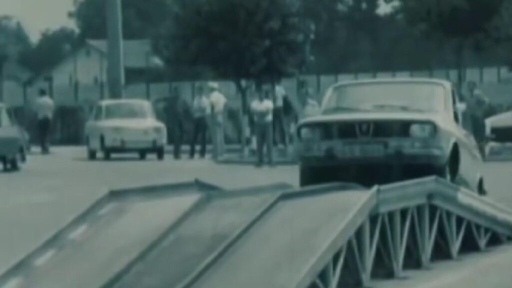 Cum se dădea examenul auto înainte de ’89. Era 4 probe, cea mai grea fiind "poligonul" - VIDEO