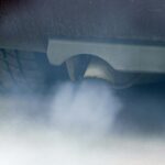Mașinile cu motor termic nu vor mai putea menține motorul pornit dacă staționează, în România - Proiect legislativ inedit