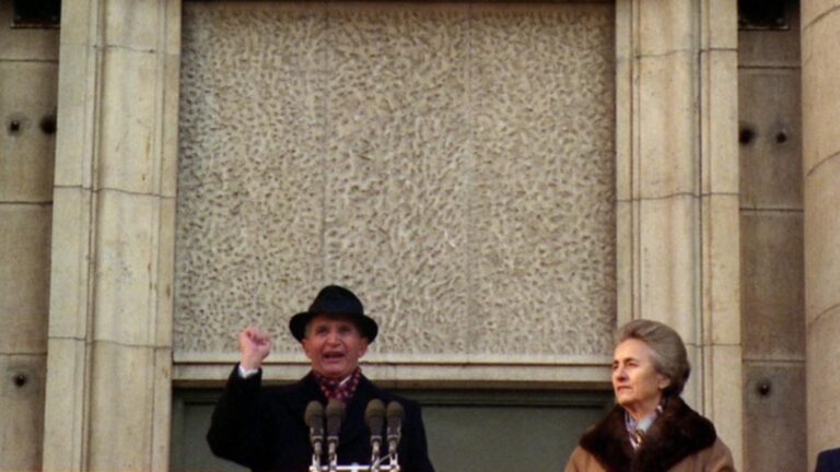 Ultimul Revelion cu Nicolae Ceaușescu. Ce au văzut românii la televizor? Danga-langa, Hrușcă, Șeicaru și Mirabela