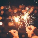 Tradiții în noaptea de Revelion. Lucruri pe care să le faci pentru noroc în dragoste, la bani și în viață