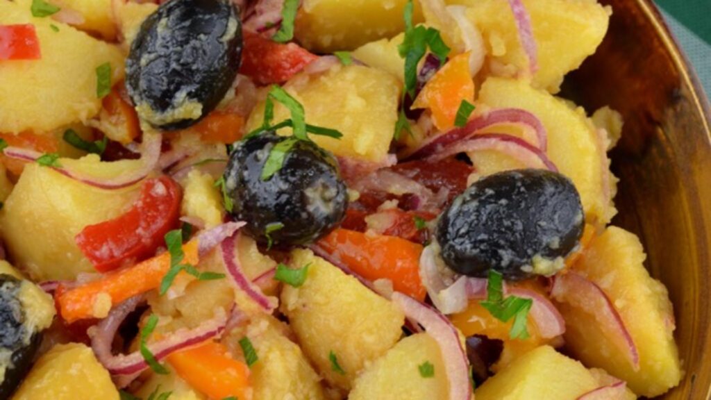 Rețeta clasică pentru salata orientală de post - Cele 2 ingrediente tradiționale care îi dau savoarea
