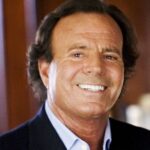 Julio Iglesias și staff-ul său, reținuți pe aeroportul din Republica Dominicană. Ce au găsit autoritățile în bagajele cântărețului
