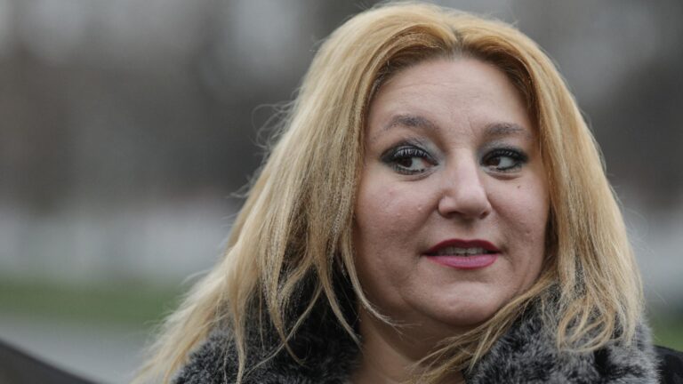 Cât încasează pe lună de la stat Diana Șoșoacă. Organizatoarea din umbră a protestului din Piața Constituției și-a dublat veniturile de când e senator