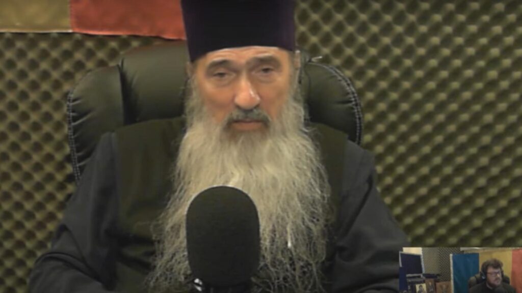 ÎPS Teodosie: Fumătorul care bea aghiasmă este considerat păgân. Femeile în perioada de necurăție nu pot să bea aghiasmă