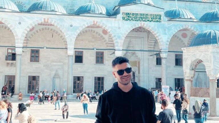 Un cântăreț român va deveni SULTAN, după ce s-a însurat cu o prințesă din Africa