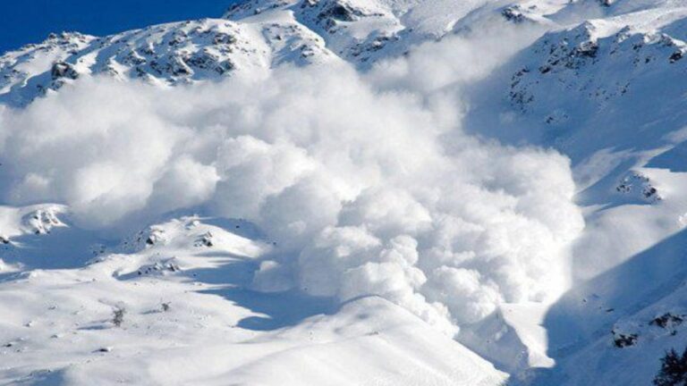 Doi turiști italieni au fost uciși de avalanșă în Munții Alpi