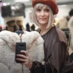 Soție de politician condamnată la închisoare pentru că vindea haine contrafăcute