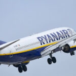 Un zbor Ryanair în drum spre Insulele Canare a aterizat în Portugalia, din cauza unor pasageri turbulenţi. O persoană, arestată, alte 7 date jos din aeronavă