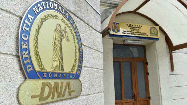 Percheziții DNA Bacău la angajați din instituții publice. Sunt anchetate achiziții de bunuri pentru cămine de bătrâni și școli