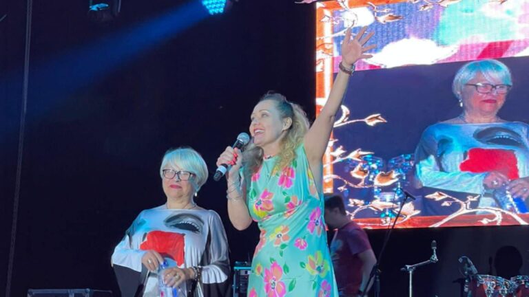 Ce reacție a avut Elena Lasconi când a aflat că fiica sa are relații cu alte femeie