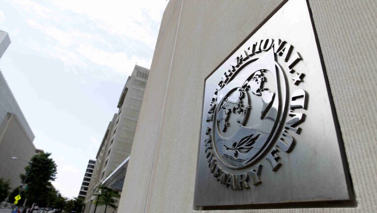 Raport sumbru al FMI: Recalcularea pensiilor ar trebui AMÂNATĂ! Se recomandă introducerea unor noi taxe