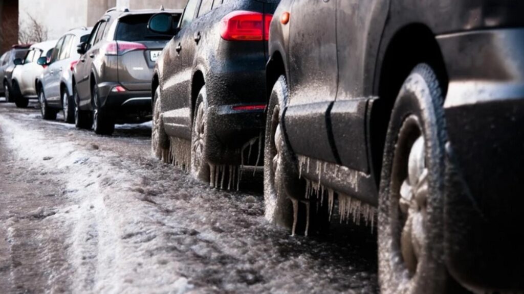 Cod galben de fenomene severe imediate: zonele afectate de ceață, chiciură și polei. INFOTRAFIC: cum se circulă în țară