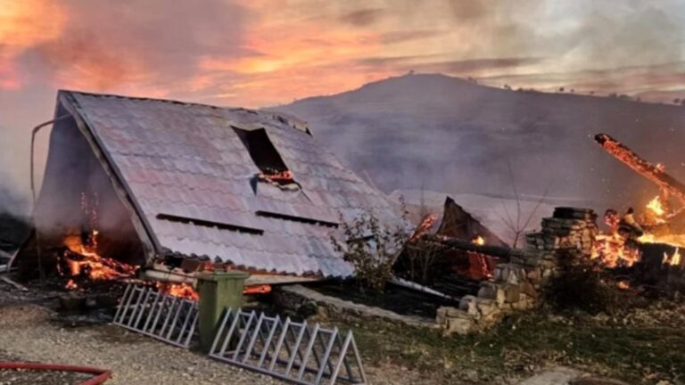 ISU Prahova DEZMINTE informația că a ajuns la incendiul de la Ferma Dacilor după 40 de minute de la apelul la 112