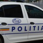 Mașina poliției, folosită pe post de taxi: adolescentă de 15 ani, condusă acasă de agenți după întâlnirea cu iubitul 
