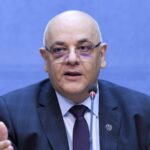 Slalom printre tragedii - Cum a reușit Raed Arafat să-și păstreze funcția