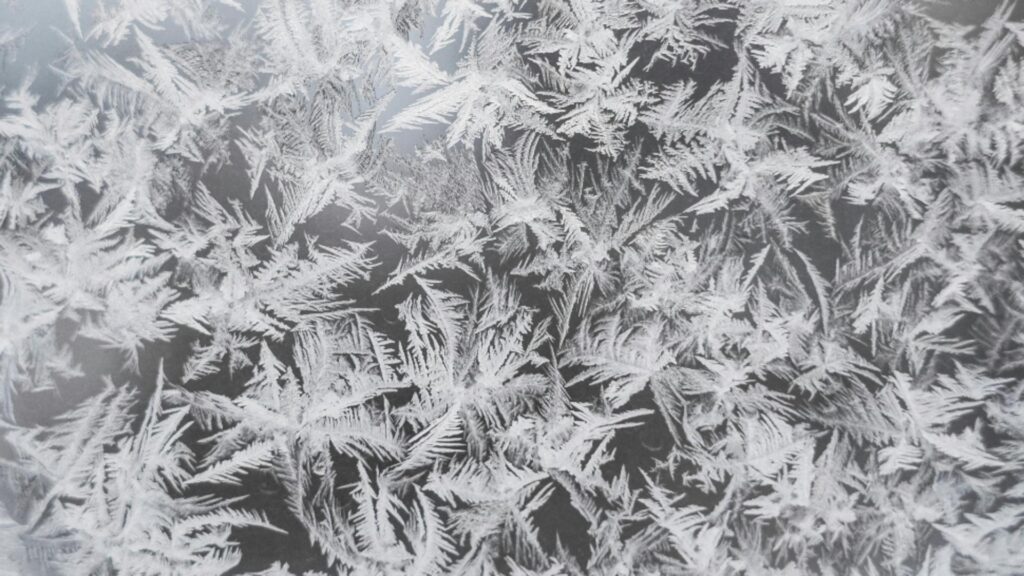 Cea mai geroasă noapte din această iarnă. Au fost minus 22 de grade Celsius la Întorsura Buzăului