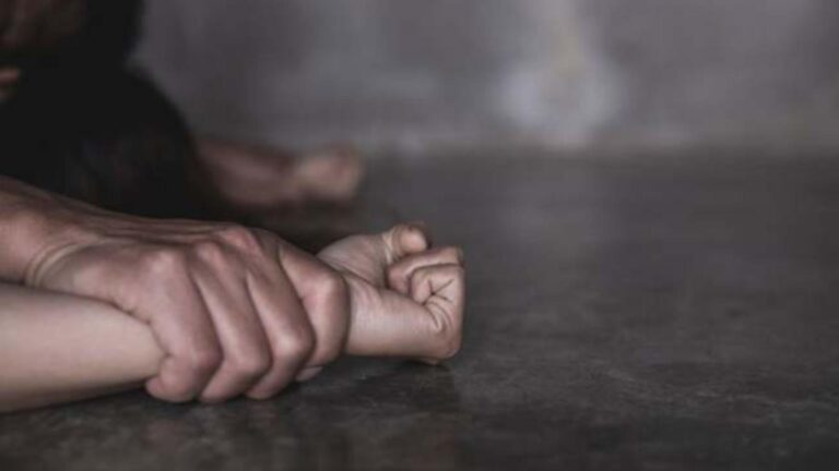 Un pedofil care a violat mai multe minore, la un pas să revină acasă! Revoltă totală într-o localitate din Buzău