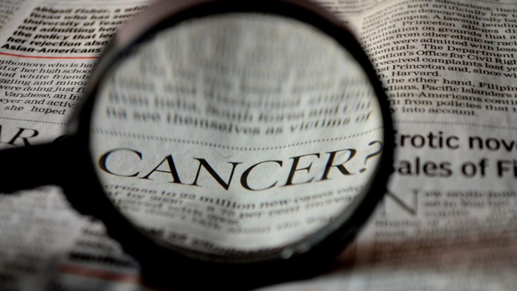 Un român cu o formă rară de cancer obține în justiție tratament gratuit cu un medicament ce costă 4.500 de euro flaconul