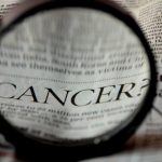 Un român cu o formă rară de cancer obține în justiție tratament gratuit cu un medicament ce costă 4.500 de euro flaconul