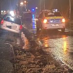 Polițist din Cisnădie, care dirija circulația într-o zonă cu pericol de inundații, rănit grav de un șofer neatent