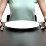 Dieta mortală promovată de vedete pe rețelele de socializare. Postul negru timp de 40 de zile, pericolul care îi poate duce pe fani direct la urgențe