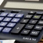 Revoltă fiscală: Proiectul pentru eliminarea impozitului suplimentar de 10% pe concediile medicale, depus în Parlament. „Contribuabilii cinstiţi nu trebuie pedepsiţi”