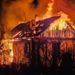Incendiu devastator în Galați. O casă a ars din temelii, intervenție dramatică a pompierilor