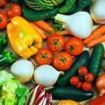 Legumele românești, mai SCUMPE cu 20% față de anul trecut! Verdețurile de primăvară au devenit un lux