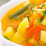 Ce putem face cu legumele rămase din supă, în loc să le aruncăm. 3 rețete pentru preparate delicioase