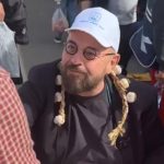 VIDEO Campanie cu gogoși, lăutari si mici pentru Capitală. Edilul de la 5 caută voturi cu iocana în piață; cum s-au fotografia Cîrstoiu și Burduja/Mesajul lui Nicușor Dan
