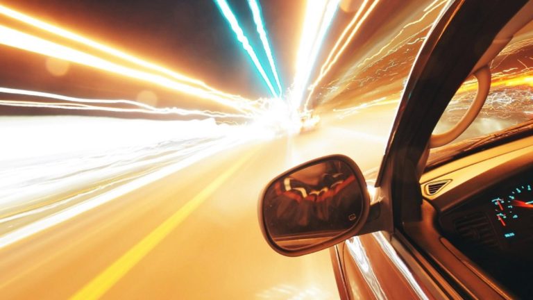 Noul Cod Rutier 2024. Când este legal să dai flash-uri în trafic