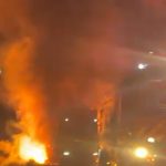 Camion in flăcări pe autostradă, în apropiere de București. Pericol de explozie - VIDEO