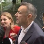 Jurnaliștii statului paralel au atacat, din nou, postul Realitatea. Cine sunt cei care au făcut scut în jurul lui Coldea