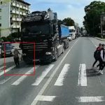 Scenă șocantă la Iași. O femeie a sărit în fața unui TIR, grăbindu-se să traverseze - VIDEO
