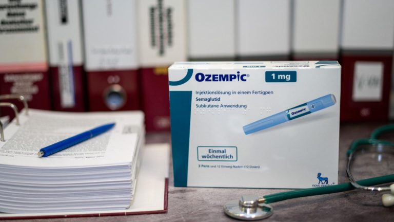 4 medici și o asisentă de la o clinică privată din Sectorul 1, implicați într-un dosar de trafic cu Ozempic! Medicamentul era vândut "la negru": 13 persoane, reținute