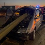 Şoferul care a scăpat fără răni după ce autoturismul pe care îl conducea a fost străpuns de un parapet metalic era BĂUT! Ce alcoolemie avea