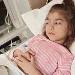 Poveste dureroasă pentru o copilă de 6 ani. Erika se plângea de dureri la încheieturi și la coate, apoi a primit un DIAGNOSTIC TERIFIANT
