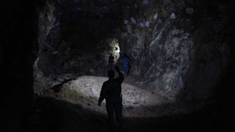 Tragedie într-o mină abandonată: Cel puțin 100 de oameni au MURIT de foame și de deshidratare