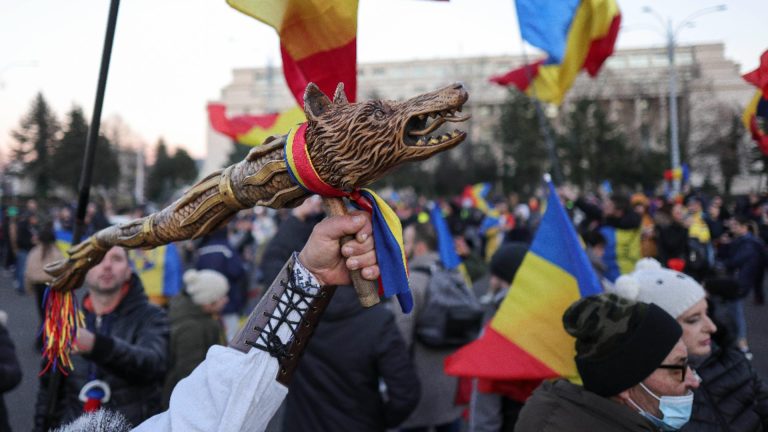 Liderii politici nu au înțeles nimic din votul românilor. Cum sunt sfidați oamenii de rând la început de an, când austeritatea i-a lovit în plin - VIDEO