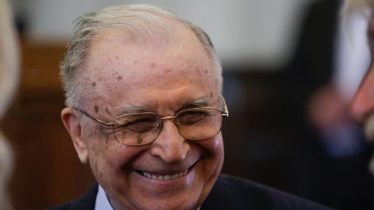 Cât trebuie să mai stea Klaus Iohannis la Cotroceni ca să îl depășescă pe Ion Iliescu
