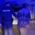 A înjunghiat un bărbat în plină stradă. Poliția l-a reținut pe agresor pntru lovire sau alte violențe