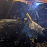 Incendiu puternic într-o parcarea din Piatra-Neamț: 3 mașini au fost afectate